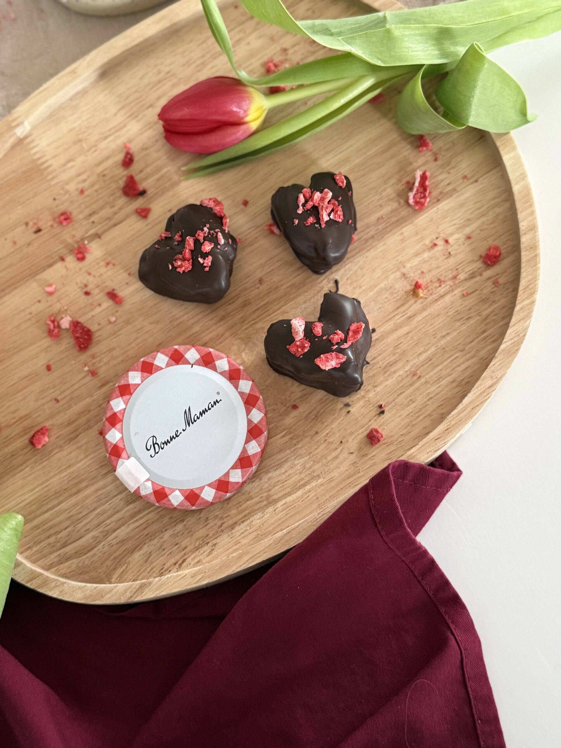 Datljevi srčki z arašidovim namazom