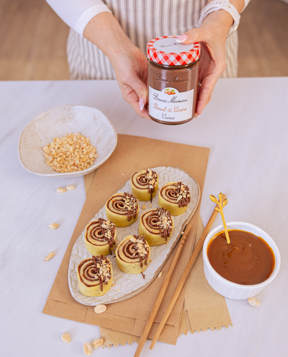 Snickers palačinka sushi